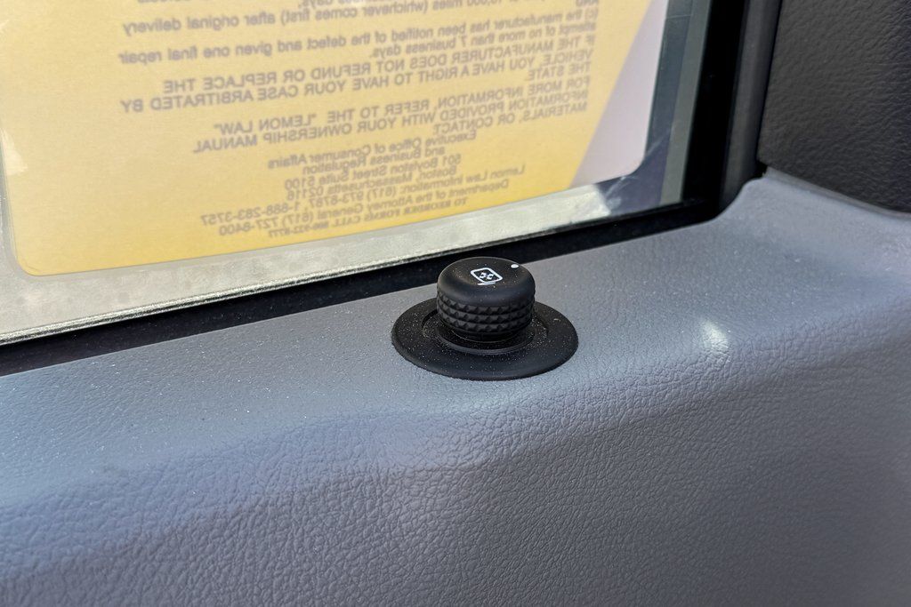 2025 Ford E-Series Base Image 22 of 30