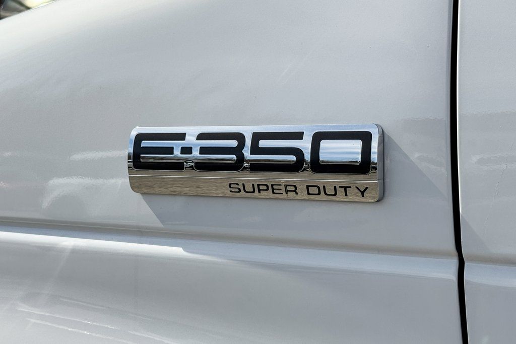 2025 Ford E-Series Base Image 26 of 30