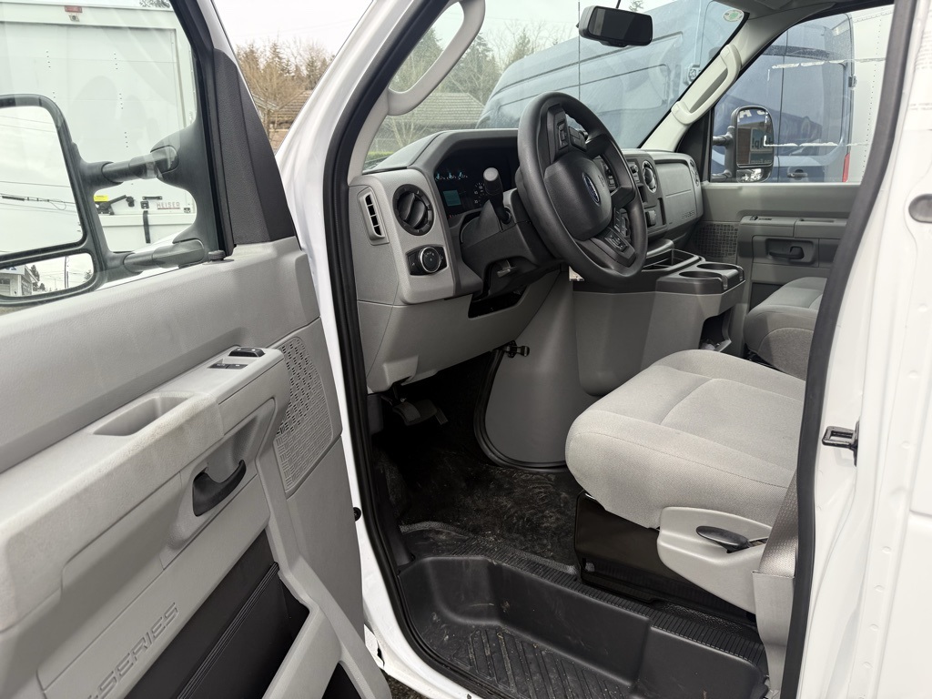 Vehicle image 13 of 22
