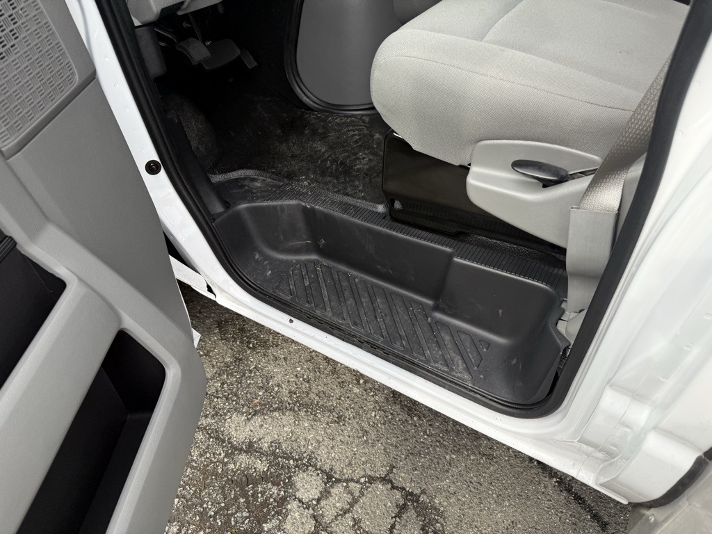 Vehicle image 14 of 22