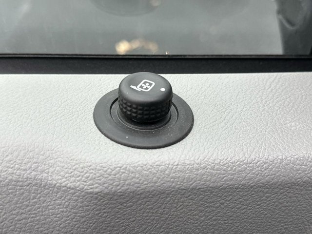 Vehicle image 14 of 29