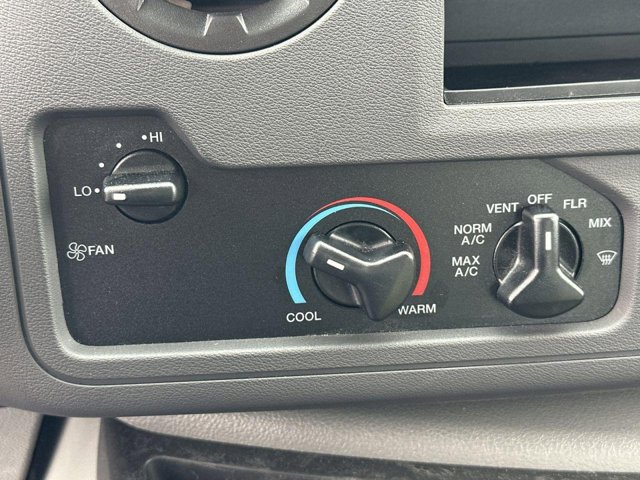 Vehicle image 21 of 29