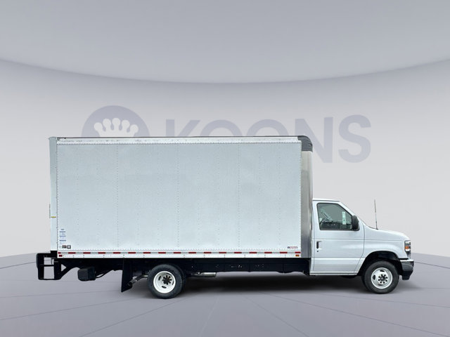 Vehicle image 8 of 29