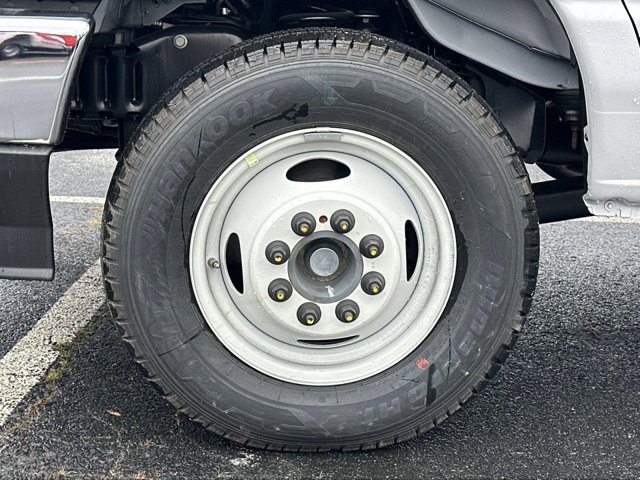 Vehicle image 9 of 29