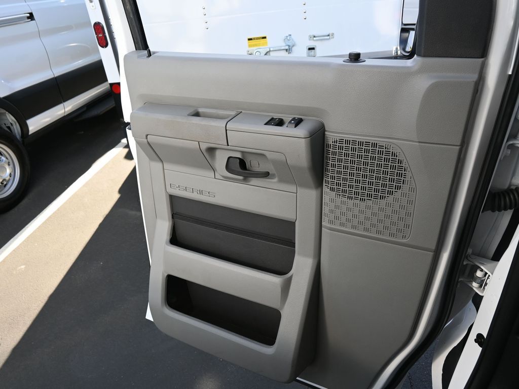 Vehicle image 24 of 34