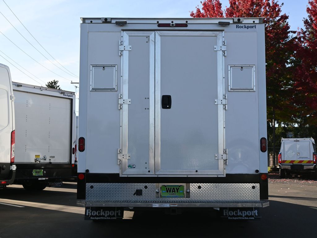 Vehicle image 8 of 34