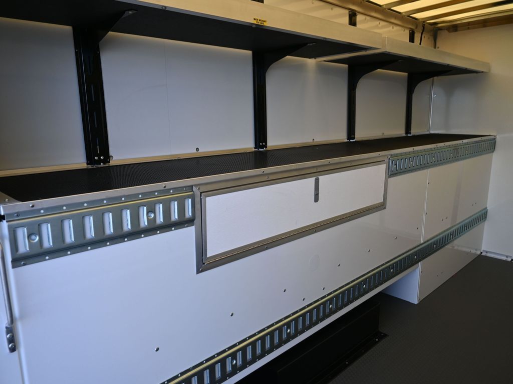 Vehicle image 18 of 34