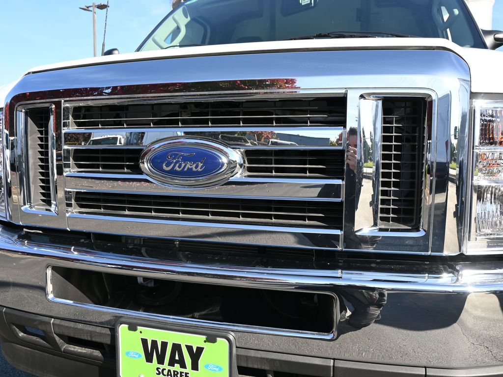 Vehicle image 9 of 34