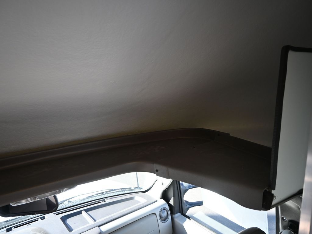 Vehicle image 21 of 34