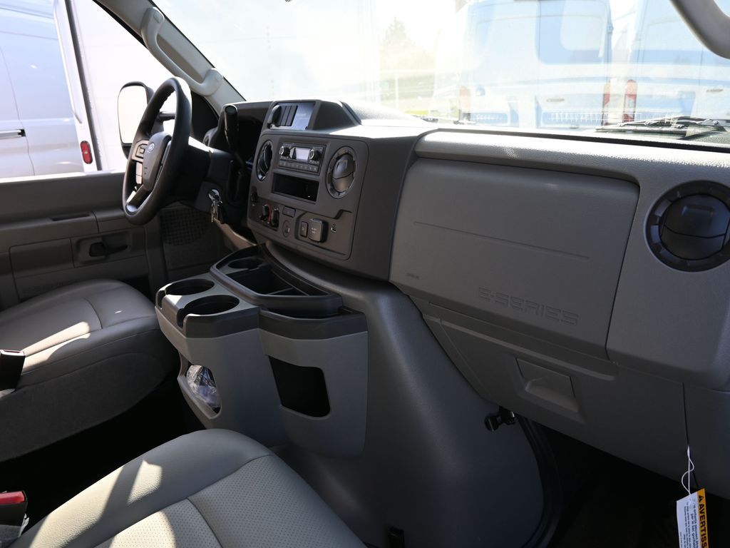 Vehicle image 31 of 34
