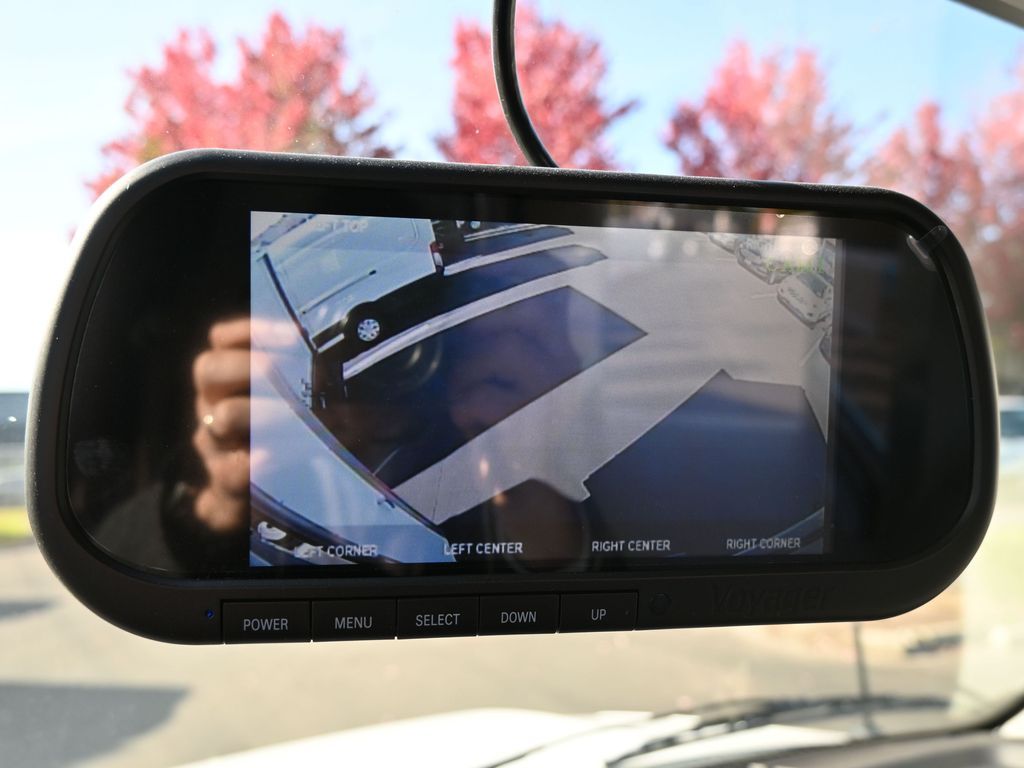 Vehicle image 28 of 34