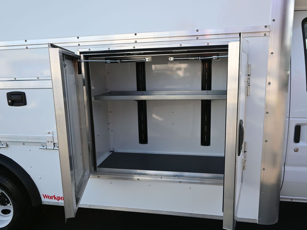Vehicle image 11 of 34