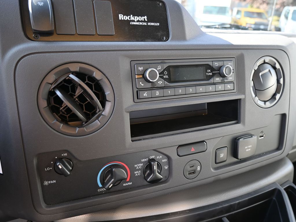 Vehicle image 26 of 34