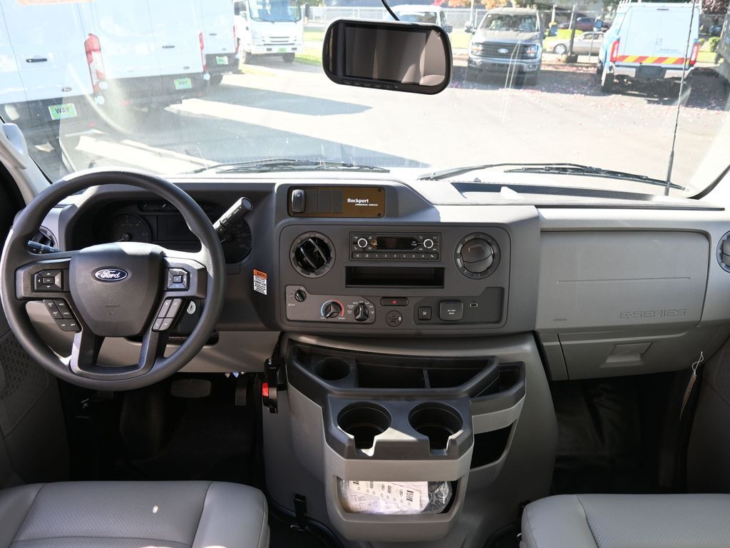 Vehicle image 22 of 34