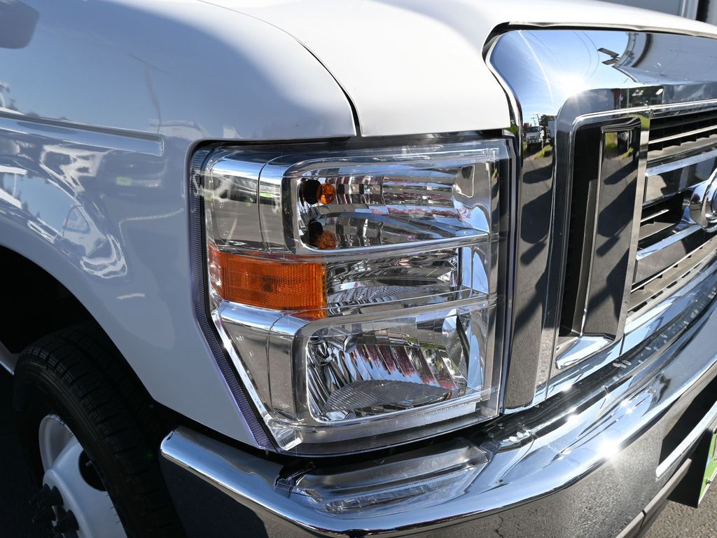 Vehicle image 10 of 34