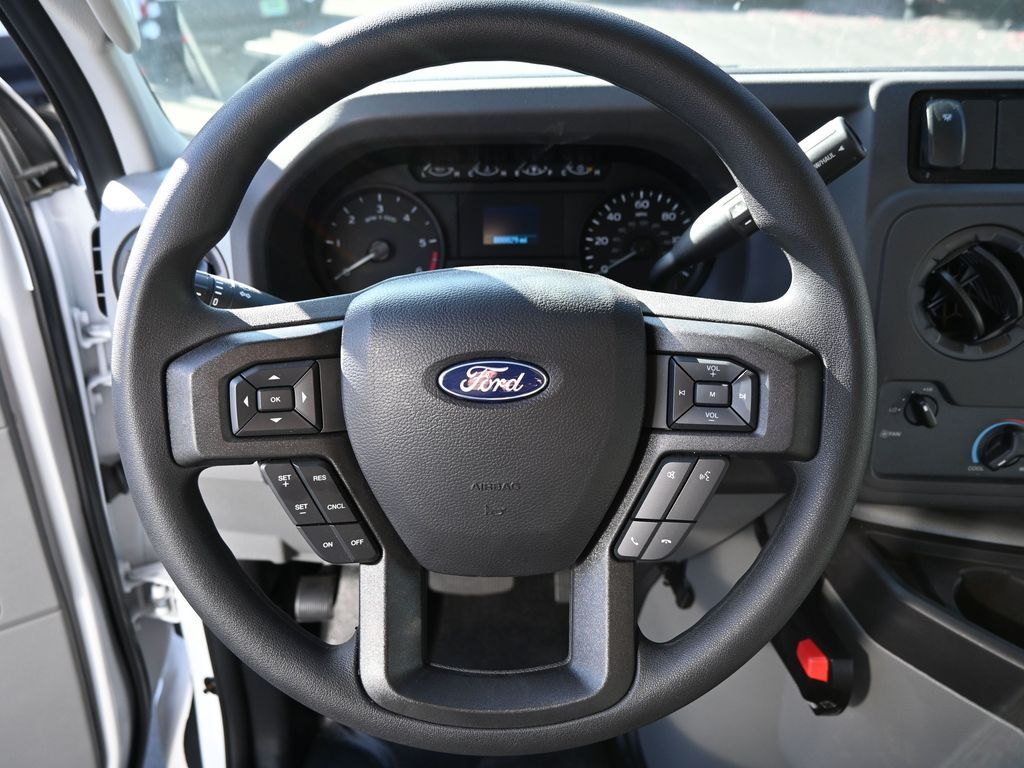 Vehicle image 25 of 34