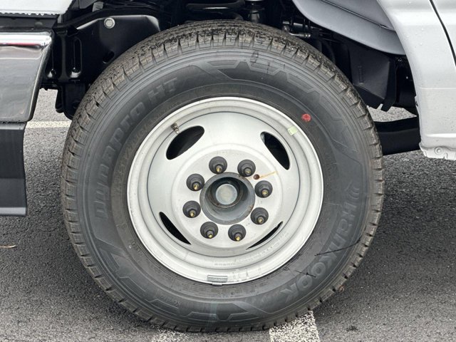 Vehicle image 9 of 29