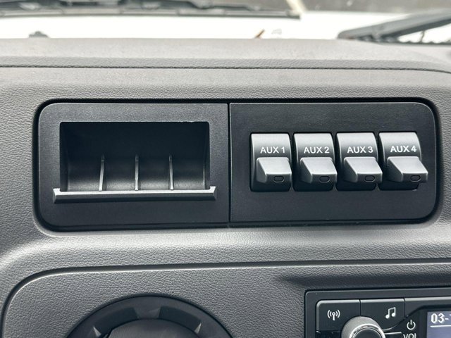 Vehicle image 23 of 29