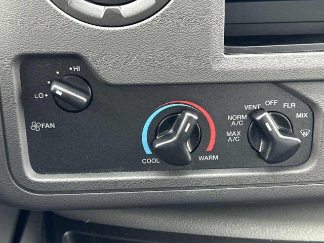 Vehicle image 21 of 29