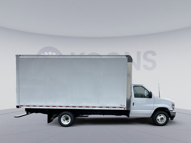 Vehicle image 8 of 29