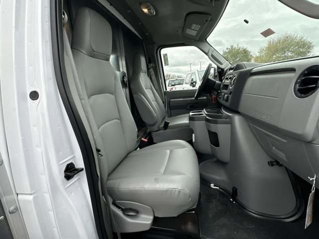 Vehicle image 27 of 29