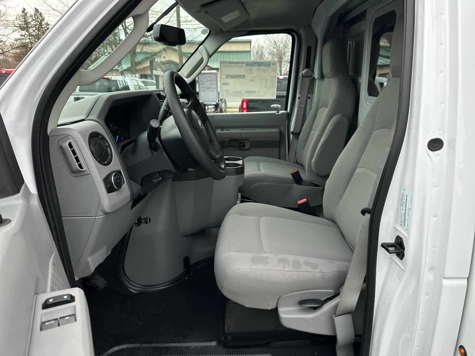 Vehicle image 14 of 34