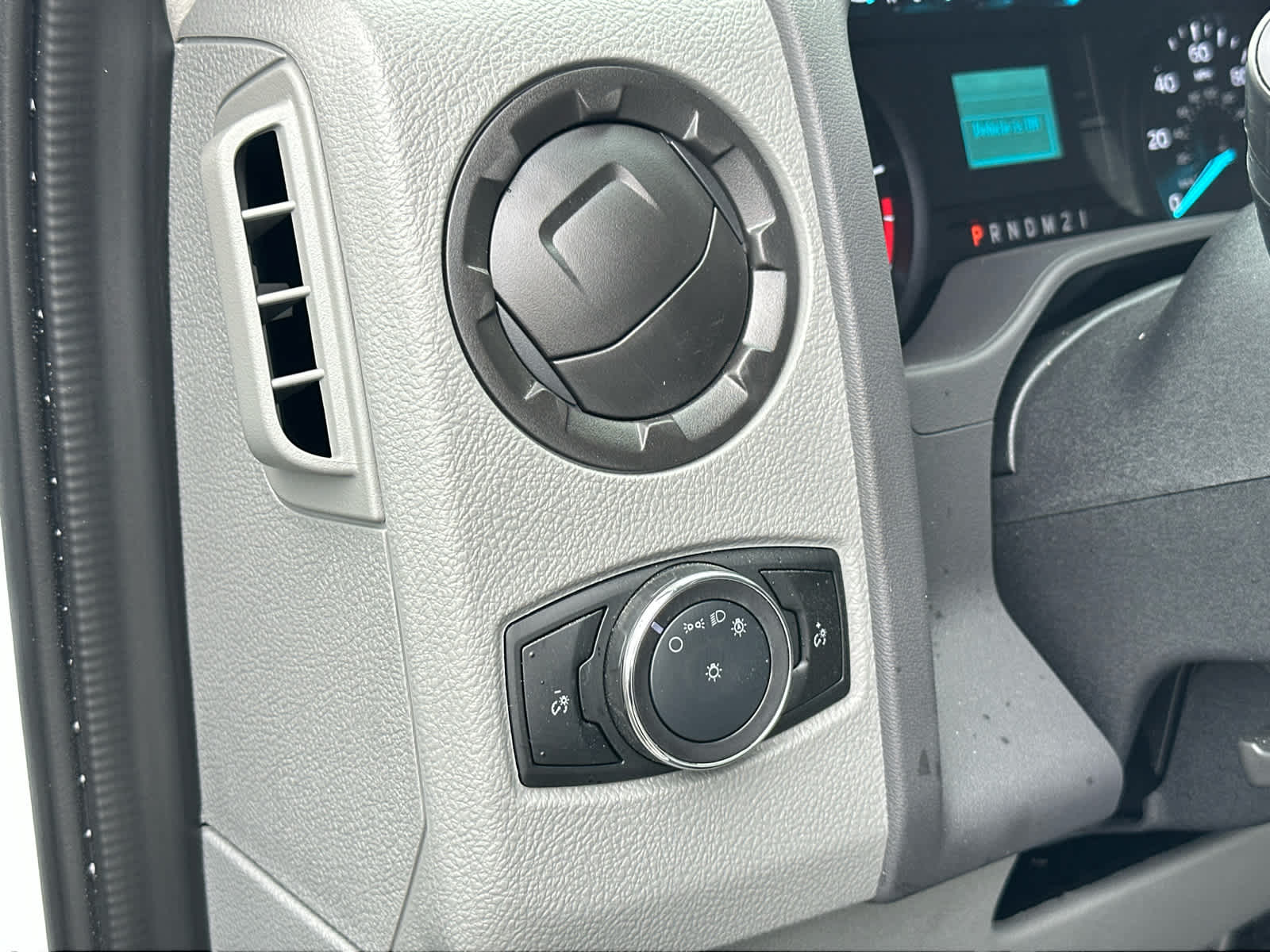Vehicle image 22 of 34