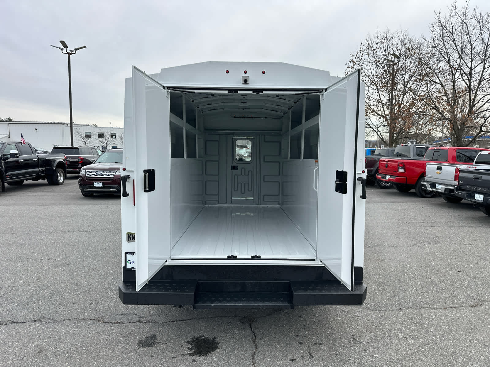 Vehicle image 21 of 34