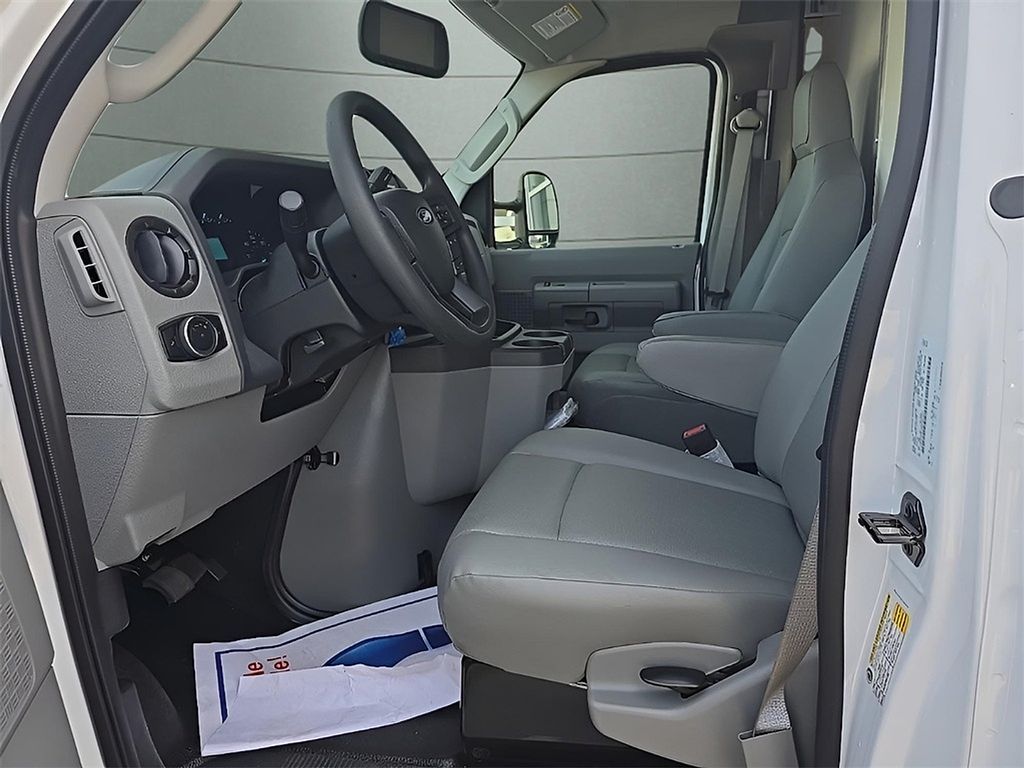 Vehicle image 8 of 27