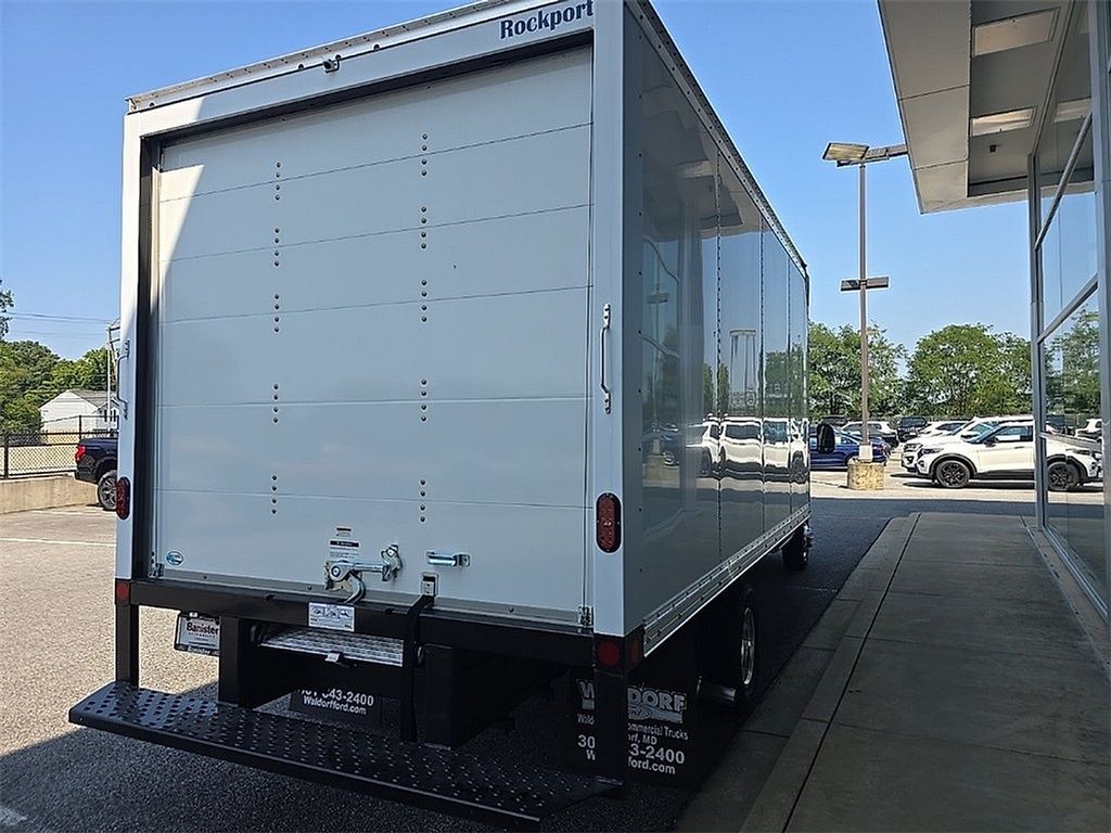 Vehicle image 7 of 27