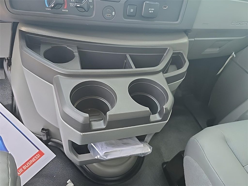 Vehicle image 14 of 27