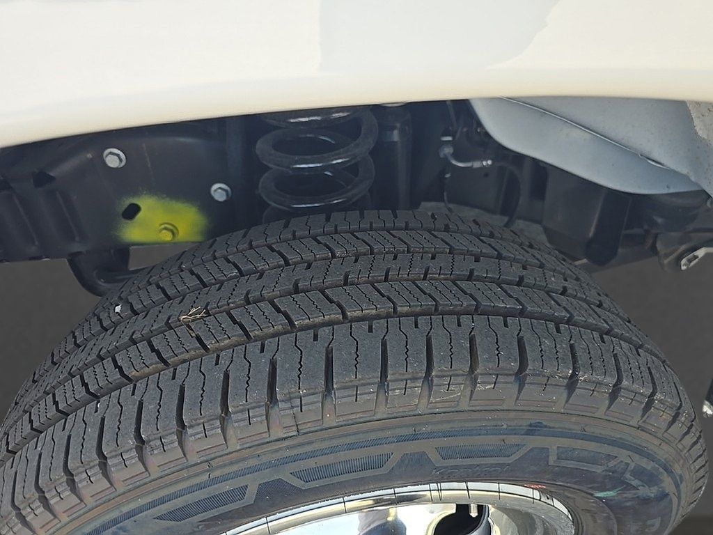 Vehicle image 18 of 27