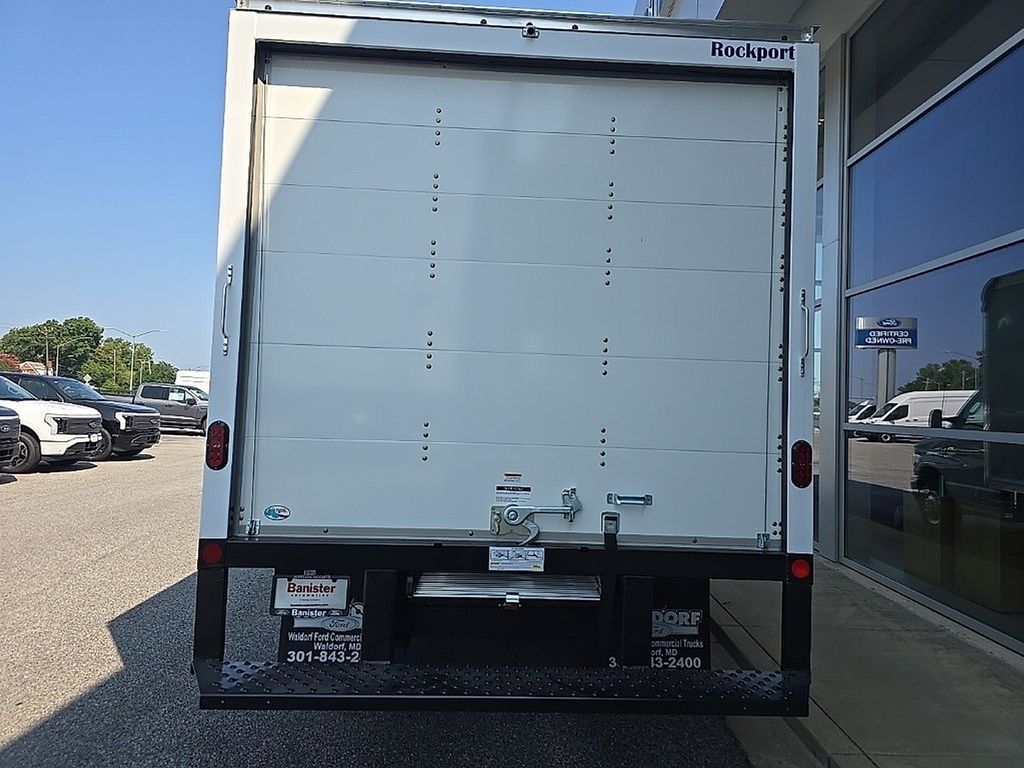 Vehicle image 21 of 27