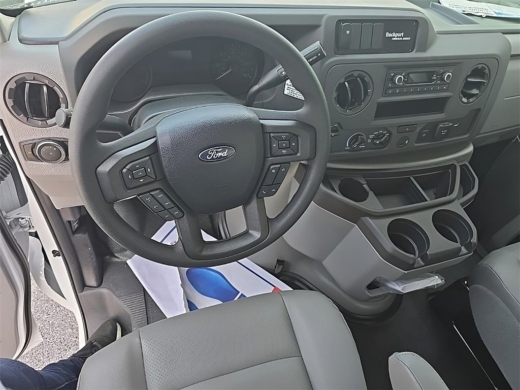 Vehicle image 11 of 27