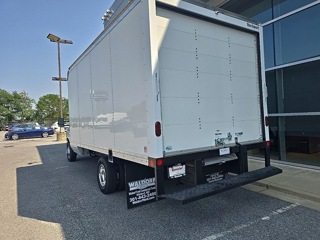 Vehicle image 25 of 27
