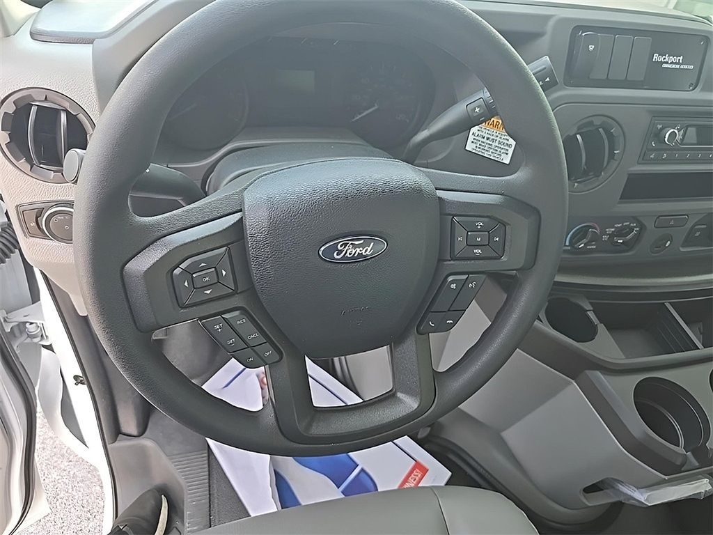 Vehicle image 24 of 27