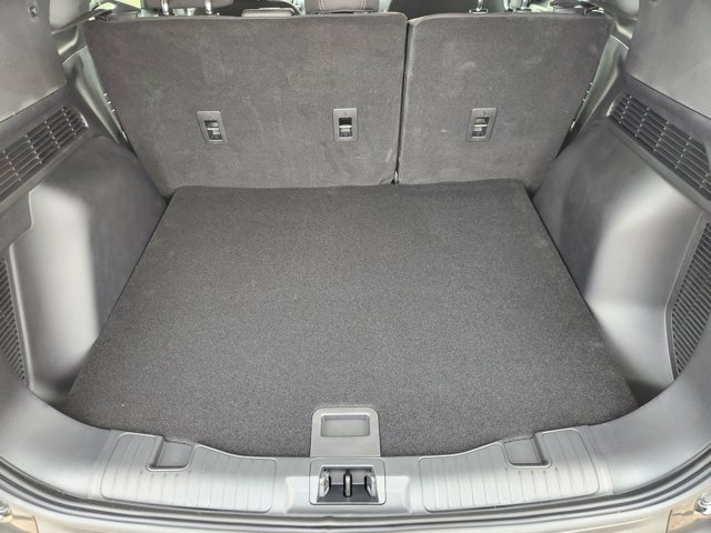 Vehicle image 21 of 23