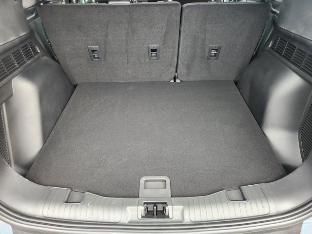 Vehicle image 21 of 24