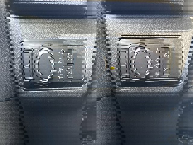 Vehicle image 17 of 25