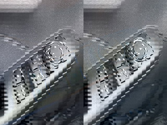 Vehicle image 16 of 25