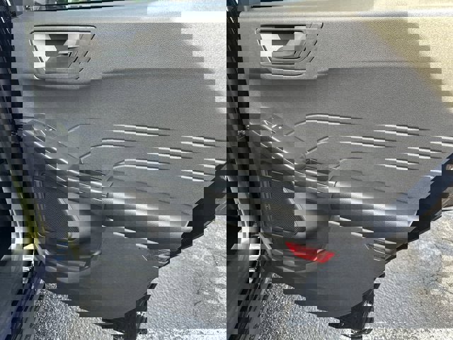 Vehicle image 13 of 25