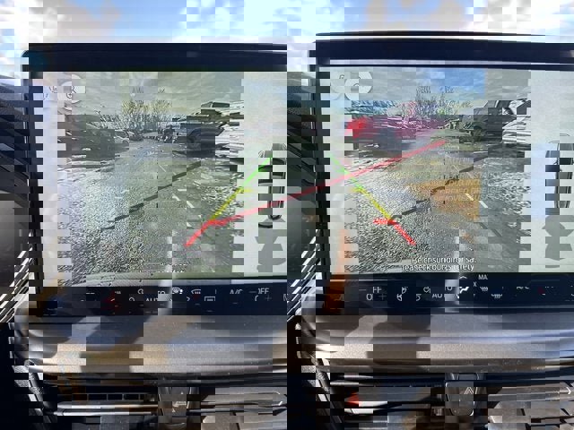 Vehicle image 24 of 25