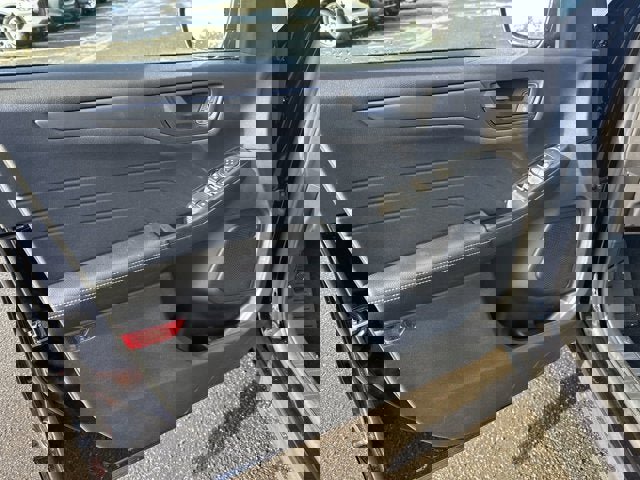 Vehicle image 8 of 25