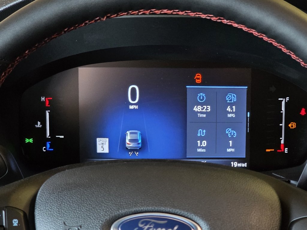 2025 Ford Escape ST-Line Image 18 of 27
