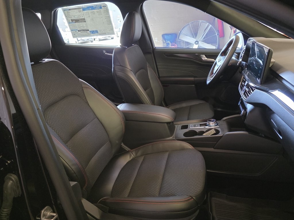 2025 Ford Escape ST-Line Image 15 of 27