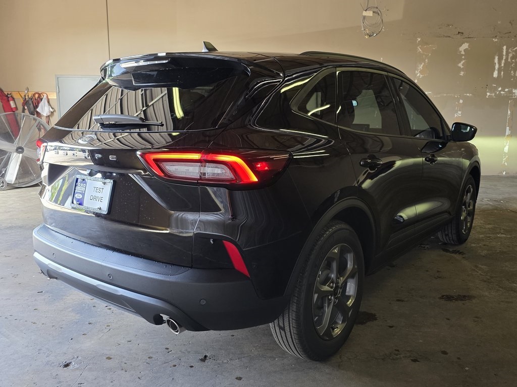 2025 Ford Escape ST-Line Image 4 of 27