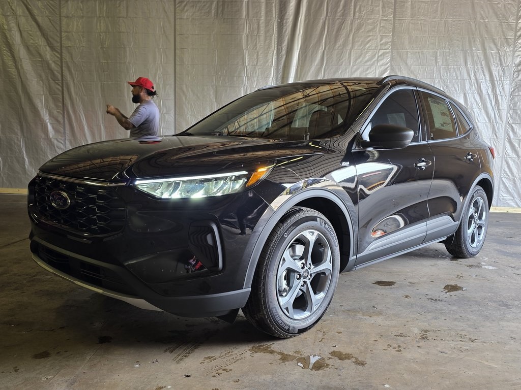 2025 Ford Escape ST-Line Image 1 of 27