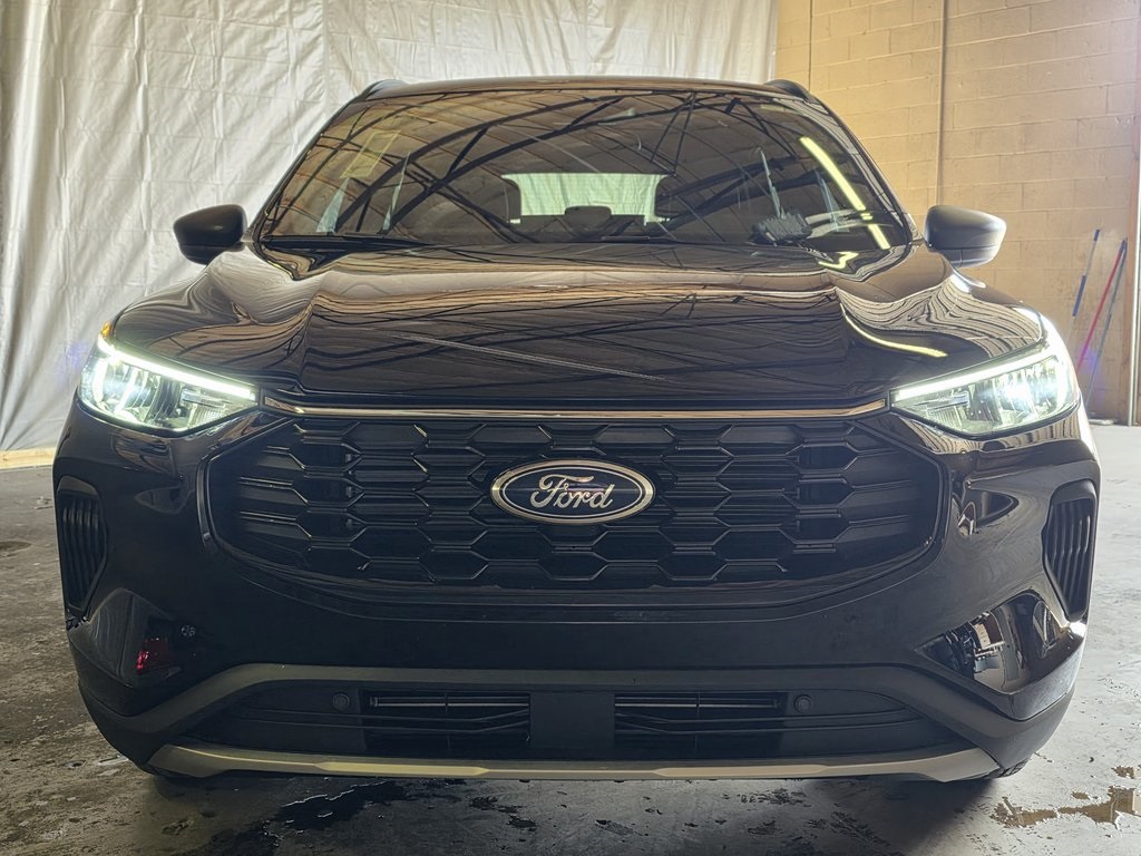 2025 Ford Escape ST-Line Image 2 of 27