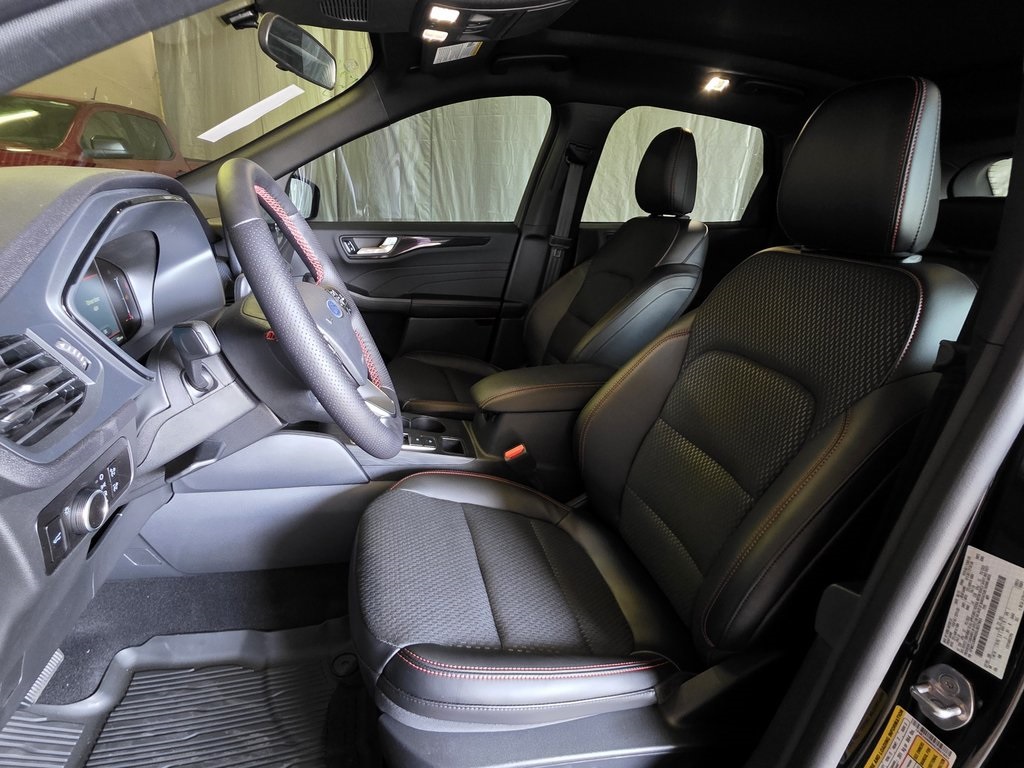 2025 Ford Escape ST-Line Image 14 of 27