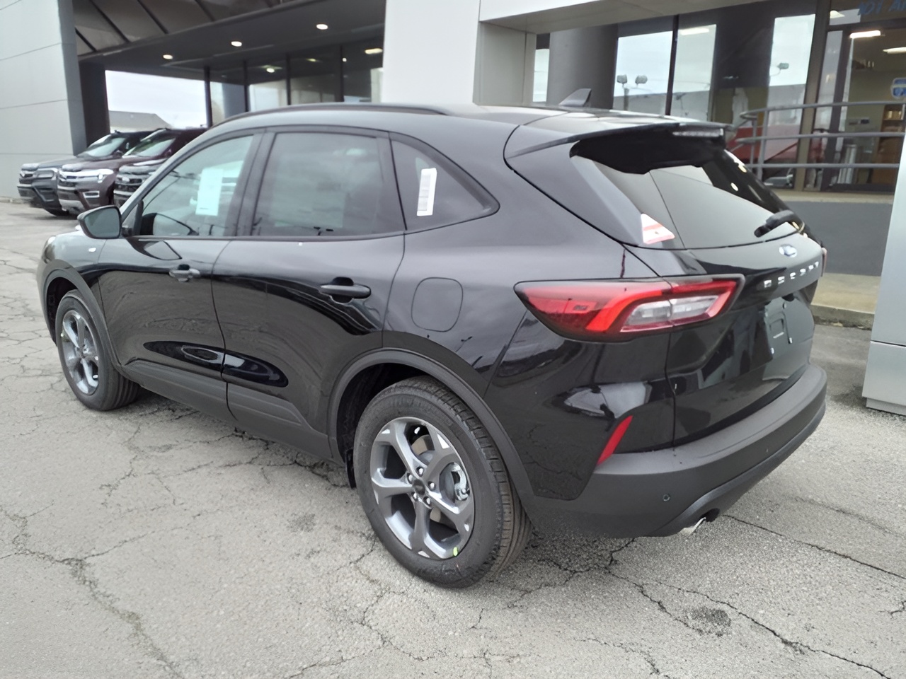Vehicle image 17 of 18